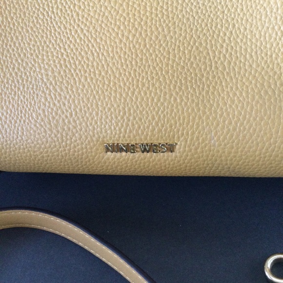 Nine West Faux Leather crossbody satchel shoulder Handbag Vacation Gold Zipper - Picture 2 of 15